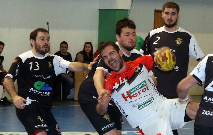 Fotos: Victoria del Balonmano Nava ante el Amenábar 29-23