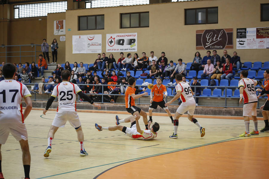 El Ecubús BM Ciudad de Salamanca encajó su segunda derrota seguida, tercera en los cuatro últimos encuentros, al perder con el BM Arroyo en el Río Tormes por un marcador de 23-28