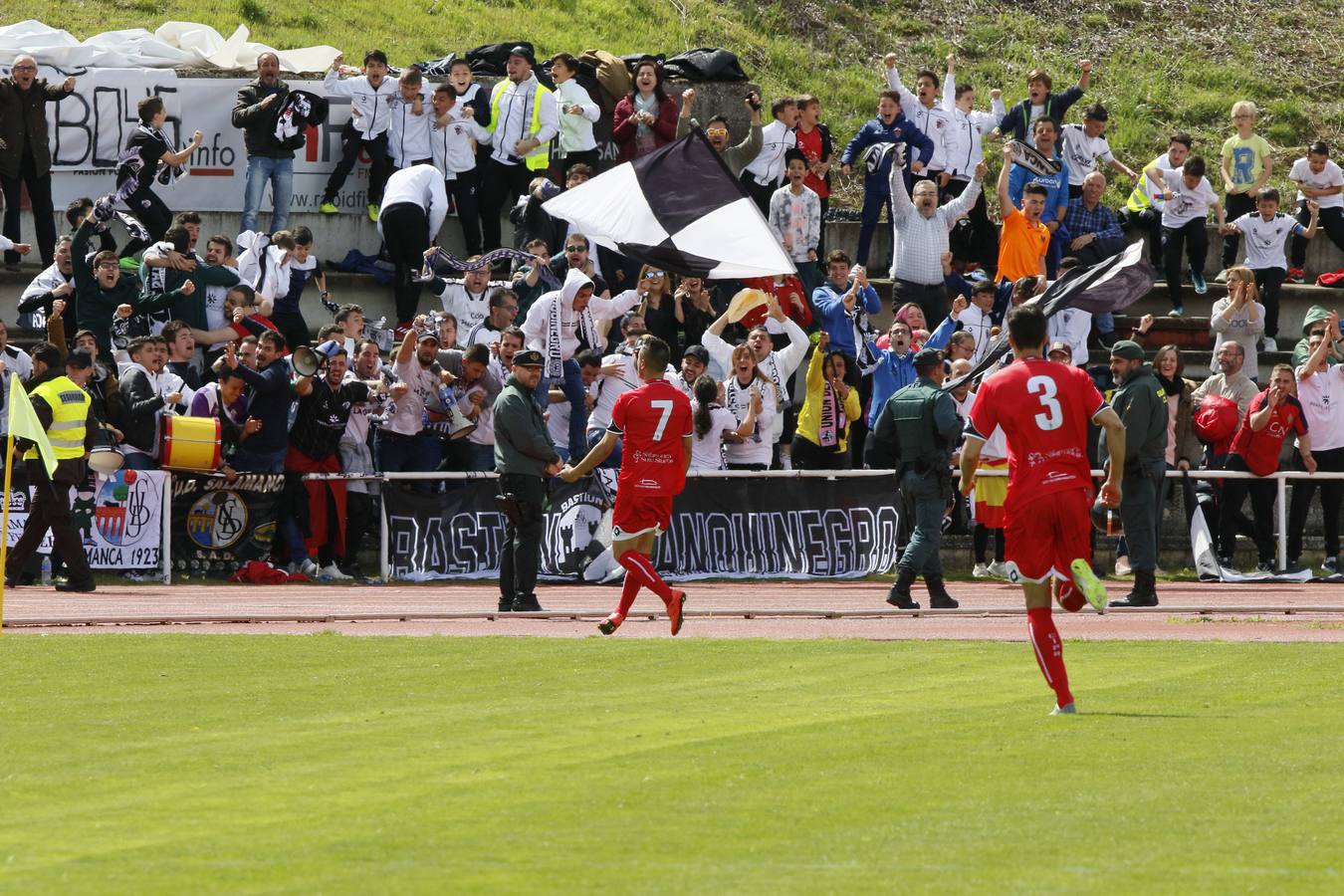 Fotos: El derbi entre Unionistas CF y CF Salmantino UDS en juego