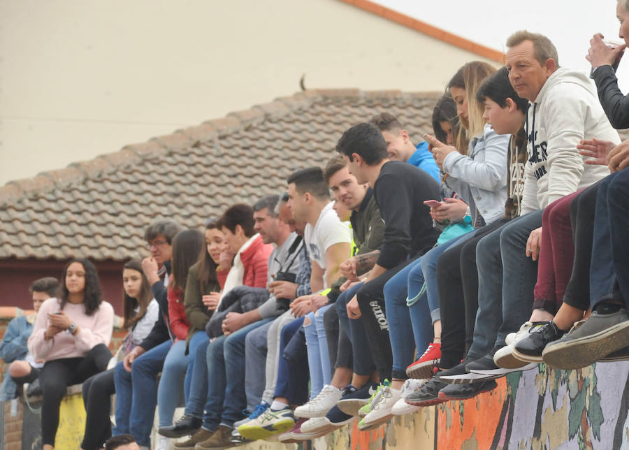 Tres mujeres resultaron este sábado heridas en La Seca durante el Toro del Sarmiento, que se programa con motivo de la Fiesta del Verdejo, una cita que se ha convertido en un éxito de participación y de asistentes en el municipio. 