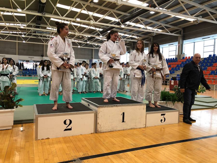 Un total de 25 judokas del Doryoku lograron subir al podio