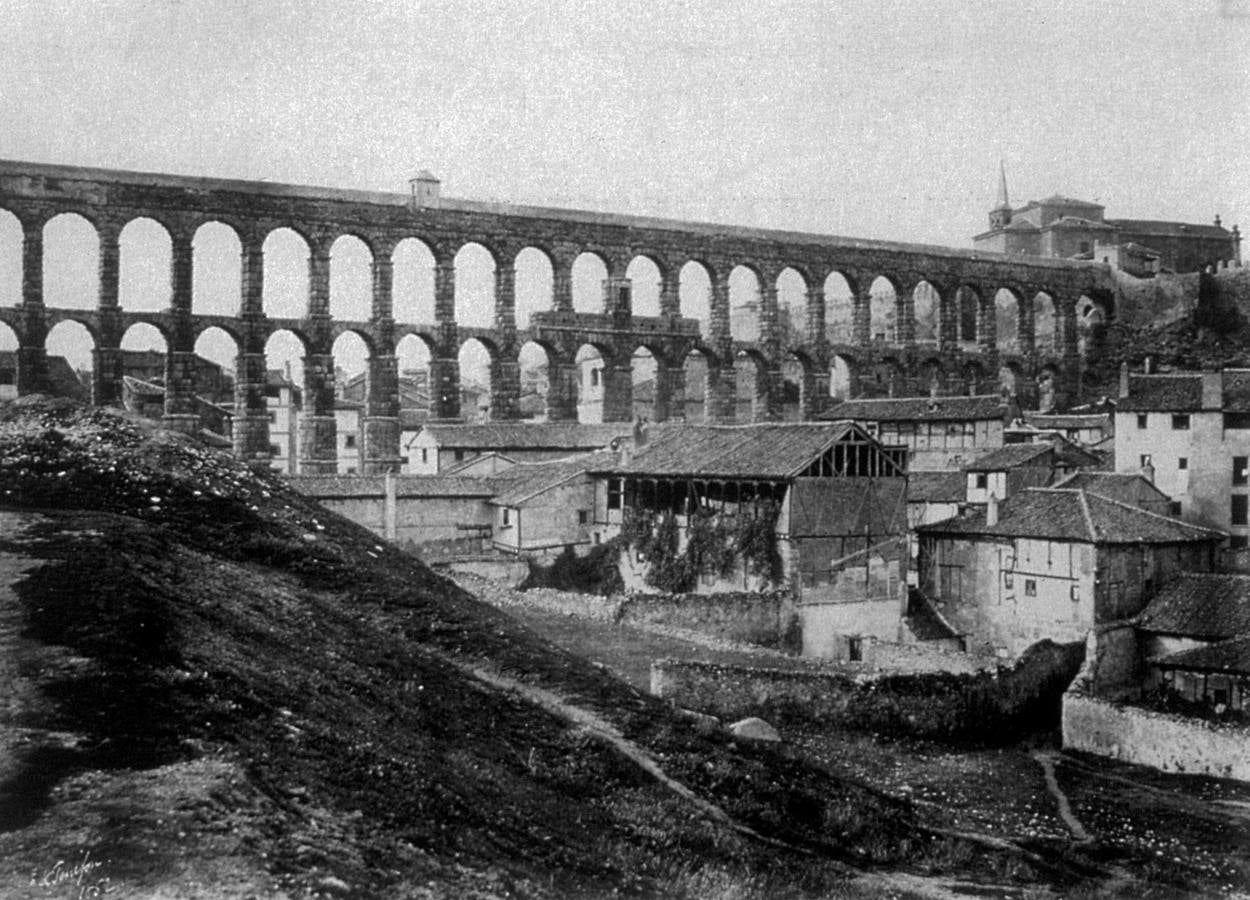 El Acueducto, visto desde el El Salvador, en una fotografía de 1852.