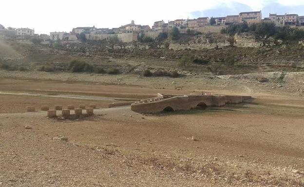 El puente medieval a la vista en 2017.