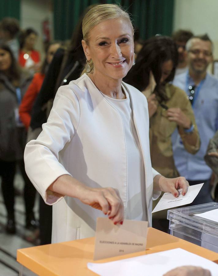 24.05.15 -La candidata a la Comunidad de Madrid por el Partido Popular, Cristina Cifuentes, vota en los comicios locales y autónomicos.