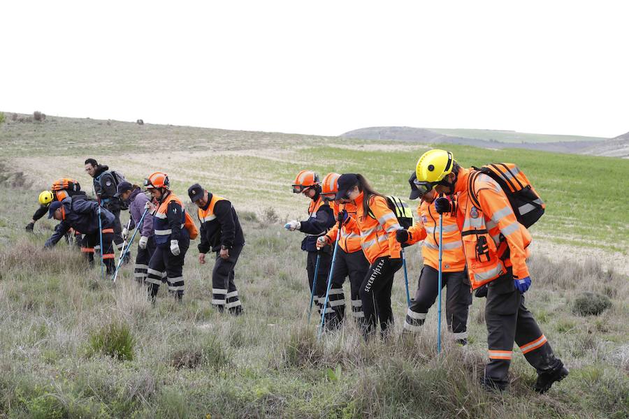 La Junta de Castilla y León organizó este fin de semana en Peñafiel un curso para voluntarios de Protección Civil sobre 'La búsqueda de personas desaparecidas en grandes áreas'. 