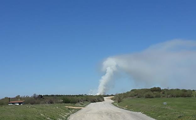 Imagen del humo procedente del incendio de este jueves.