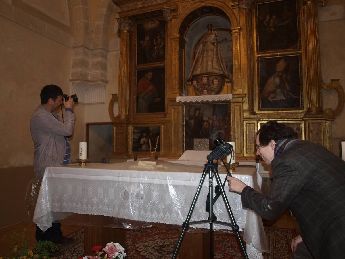 Fotos: Alumnos y profesores del IES La Merced de Valladolid participan en un proyecto de fotogrametría en la ermita del Villar en Gallegos de Hornija