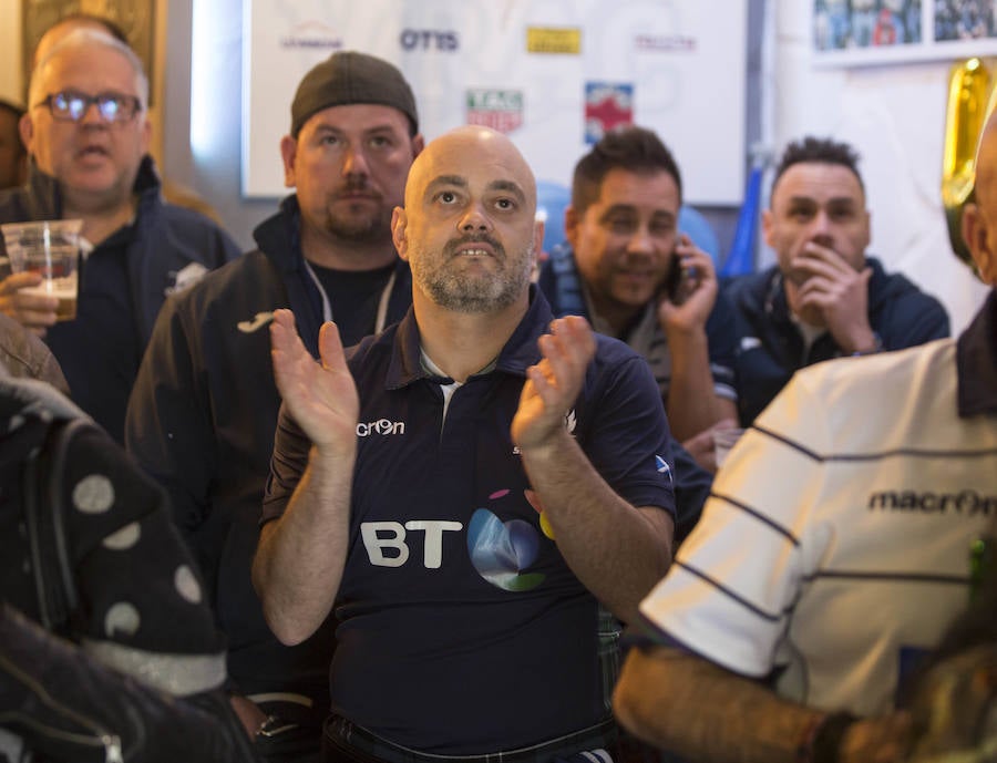 Fotos: Ambiente en los bares vallisoletanos de los equipos que han jugado la final de la Copa del Rey de rugby