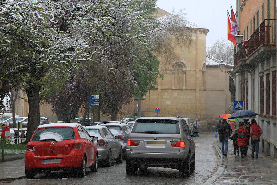 Fotos: Vuelve la nieve a Segovia