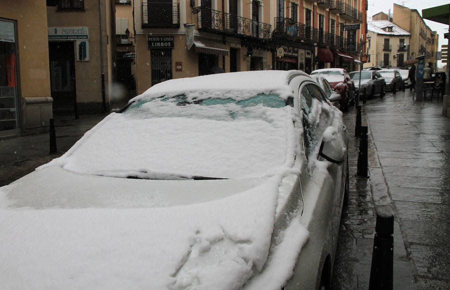 Fotos: Vuelve la nieve a Segovia