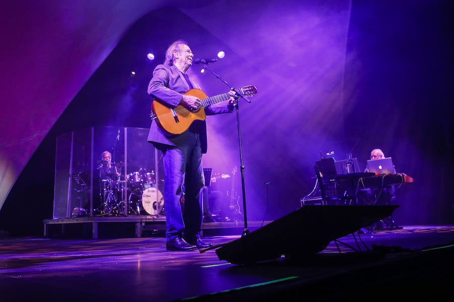 El cantautor catalán abrió el ciclo 'Nuestras Voces' en Salamanca