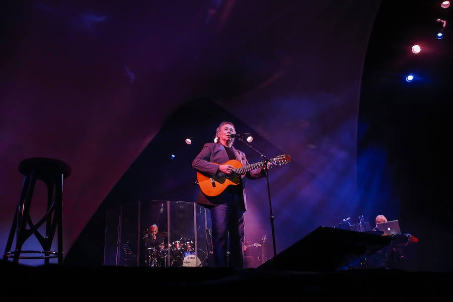 El cantautor catalán abrió el ciclo 'Nuestras Voces' en Salamanca