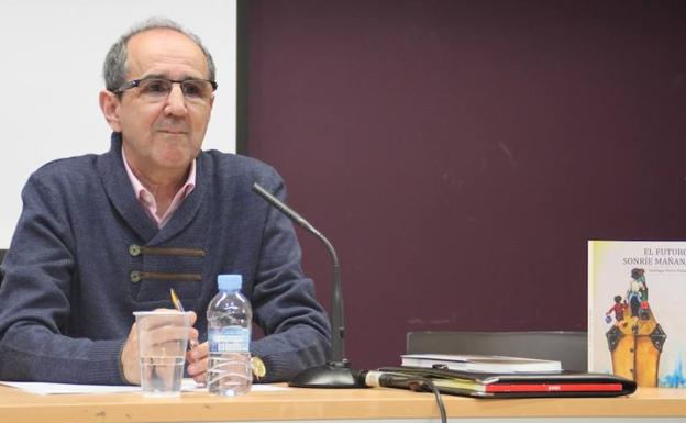 Santiago Pérez Palacín durante la presentación del libro. 