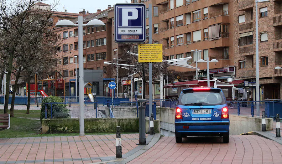 Un vehículo accede al 'parking' de José Zorrilla.