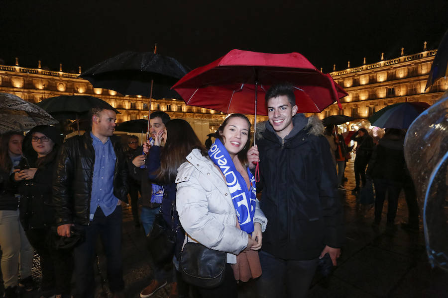 Más de 1.000 seguidores acuden a rendir tributo a un histórico equipo que de nuevo, lo ha vuelto a ganar todo en España (Liga, Copa y Supercopa)