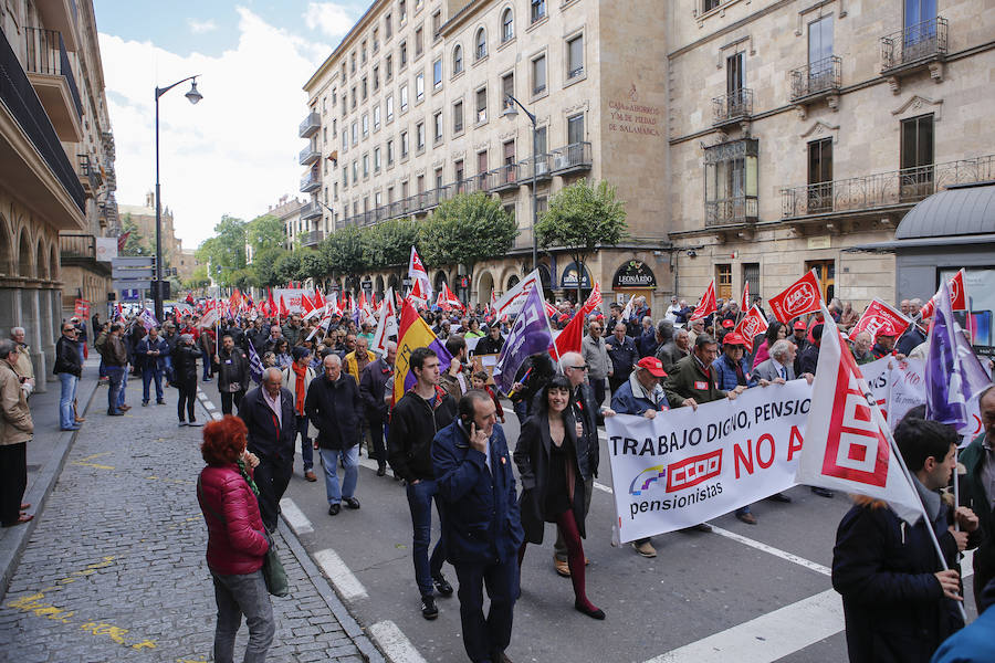 Más de 3.000 personas han recorrido el trayecto desde la Gran Vía hasta la Plaza Mayor reclamando más derechos sociales y bajo la consideración, según los dirigentes sindicales provinciales, de que hay «motivos para más movilizaciones»