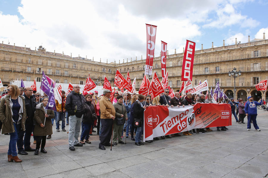 Más de 3.000 personas han recorrido el trayecto desde la Gran Vía hasta la Plaza Mayor reclamando más derechos sociales y bajo la consideración, según los dirigentes sindicales provinciales, de que hay «motivos para más movilizaciones»