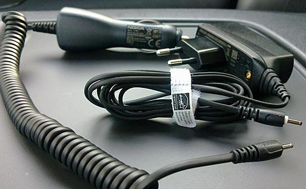 Una mujer se enfrenta a más de 4 años de cárcel acusada de dar latigazos a su hija con el cable del móvil