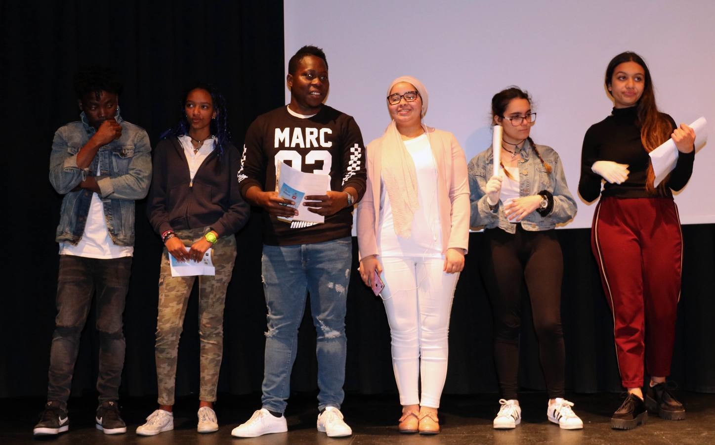 Los centros educativos impulsan hasta el sábado la iniciativa para integrar las 18 nacionalidades que conviven en el barrio