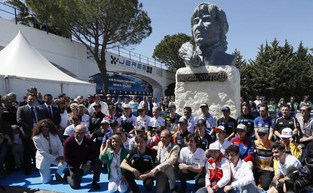 Un busto de Ángel Nieto preside la puerta principal del Circuito de Jerez-Ángel Nieto. 