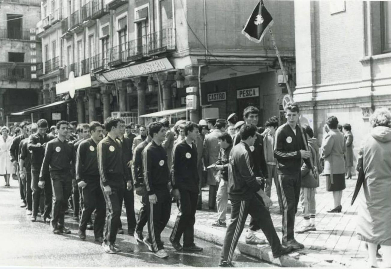 1983. Por primera vez, en la marcha a beneficio de Asprona participaron miembros de la Policía Militar.