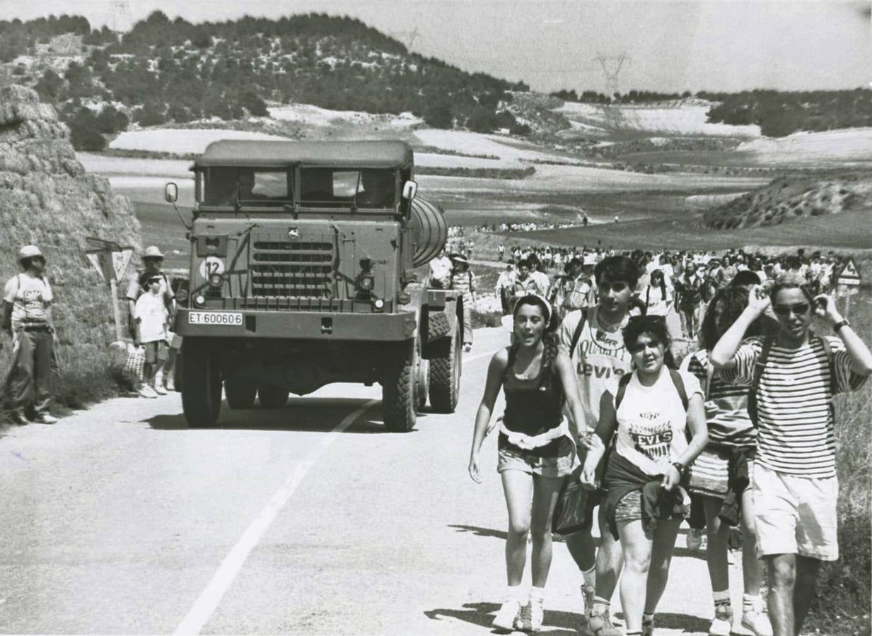 1992. La XV Marcha de Asprona batió todos los récords. El pelotón, compuesto fundamentalmente por jóvenes,superó en un millar las trece mil personas del año pasado.