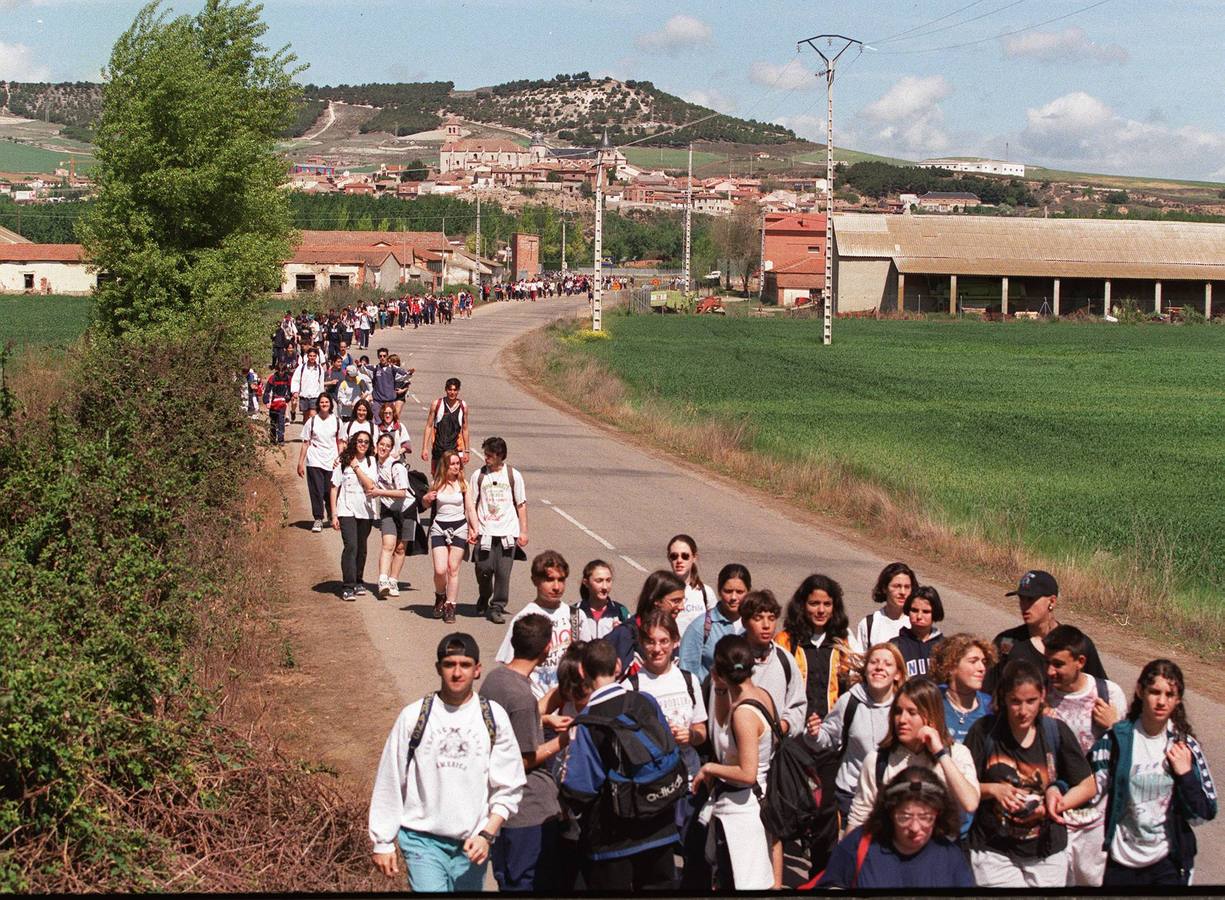 1999. Ocho mil andarines participaron en la XXII edición.