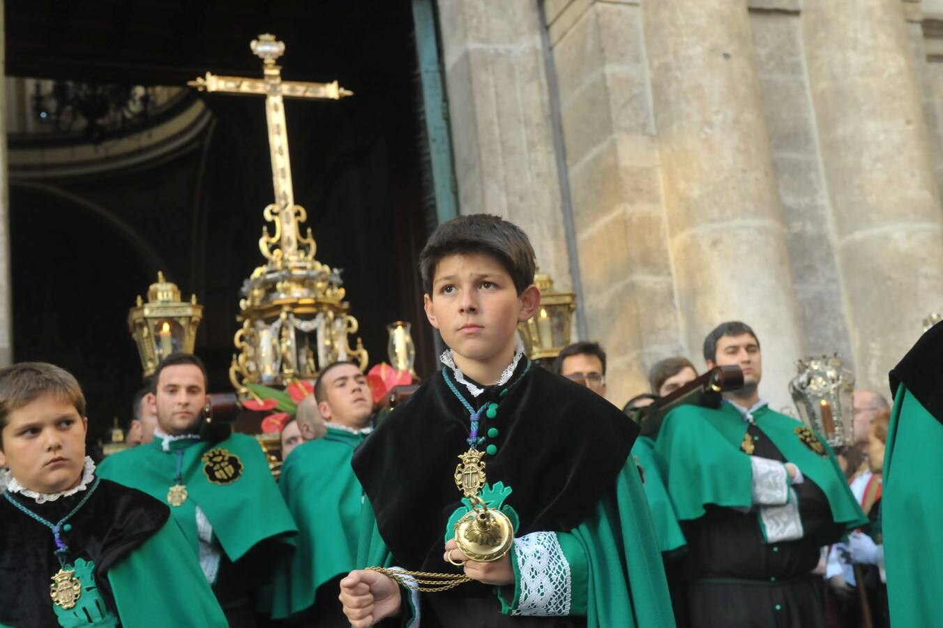 Al regresar al templo de Platerías, los fieles pudieron adorar la Santa Reliquia