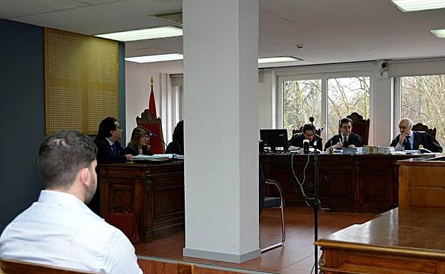 El acusado, en la primera jornada del juicio. 