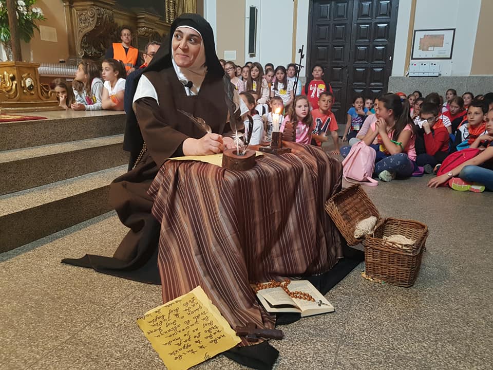 Más de cuatrocientos niños de catequesis de Comunión y Postcomunión han ganado el Jubileo este fin de semana en Ávila. La jornada comenzó en el Monasterio de Santo Tomás de la capital.