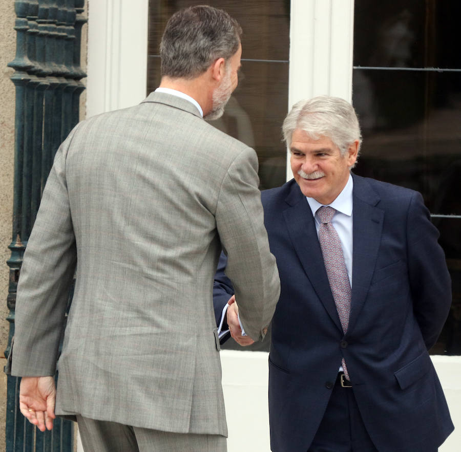 Fotos: El Rey Felipe VI preside en el Palacio Real de La Granja la reunión del Instituto Elcano