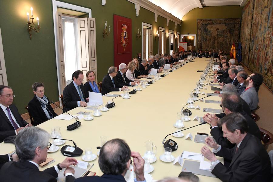 Fotos: El Rey Felipe VI preside en el Palacio Real de La Granja la reunión del Instituto Elcano