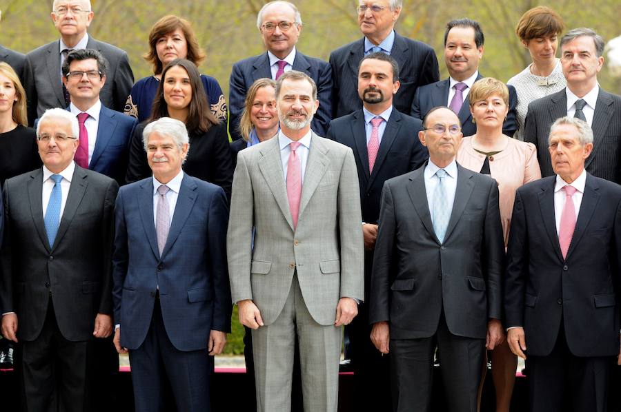 Fotos: El Rey Felipe VI preside en el Palacio Real de La Granja la reunión del Instituto Elcano