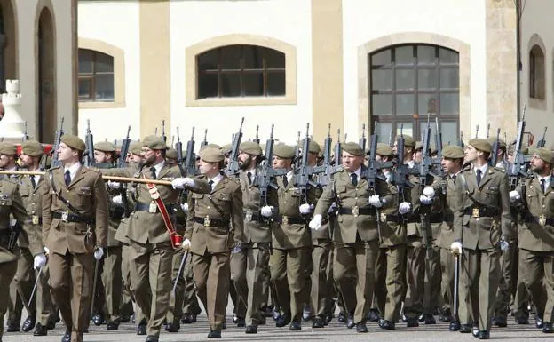 Integrantes del Regimiento de Ingenieros de Salamanca, durante un desfile.