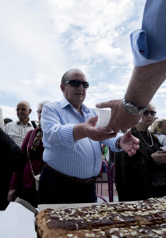 Fotos: Reparto de la Corona de San Pedro