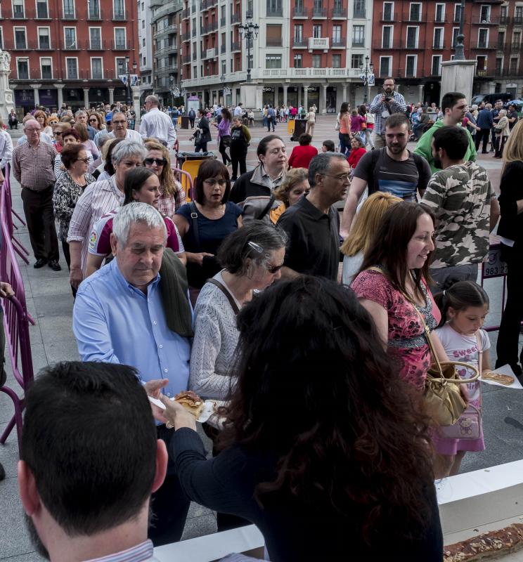 Fotos: Reparto de la Corona de San Pedro