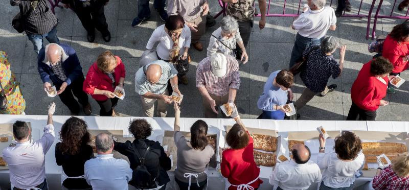 Fotos: Reparto de la Corona de San Pedro