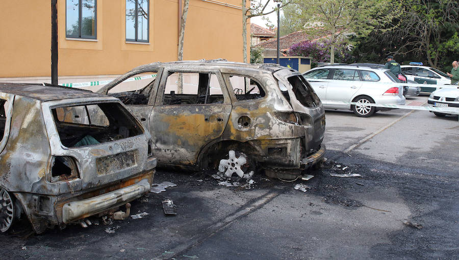 Fotos: Incendio de vehículos en Torrecaballeros