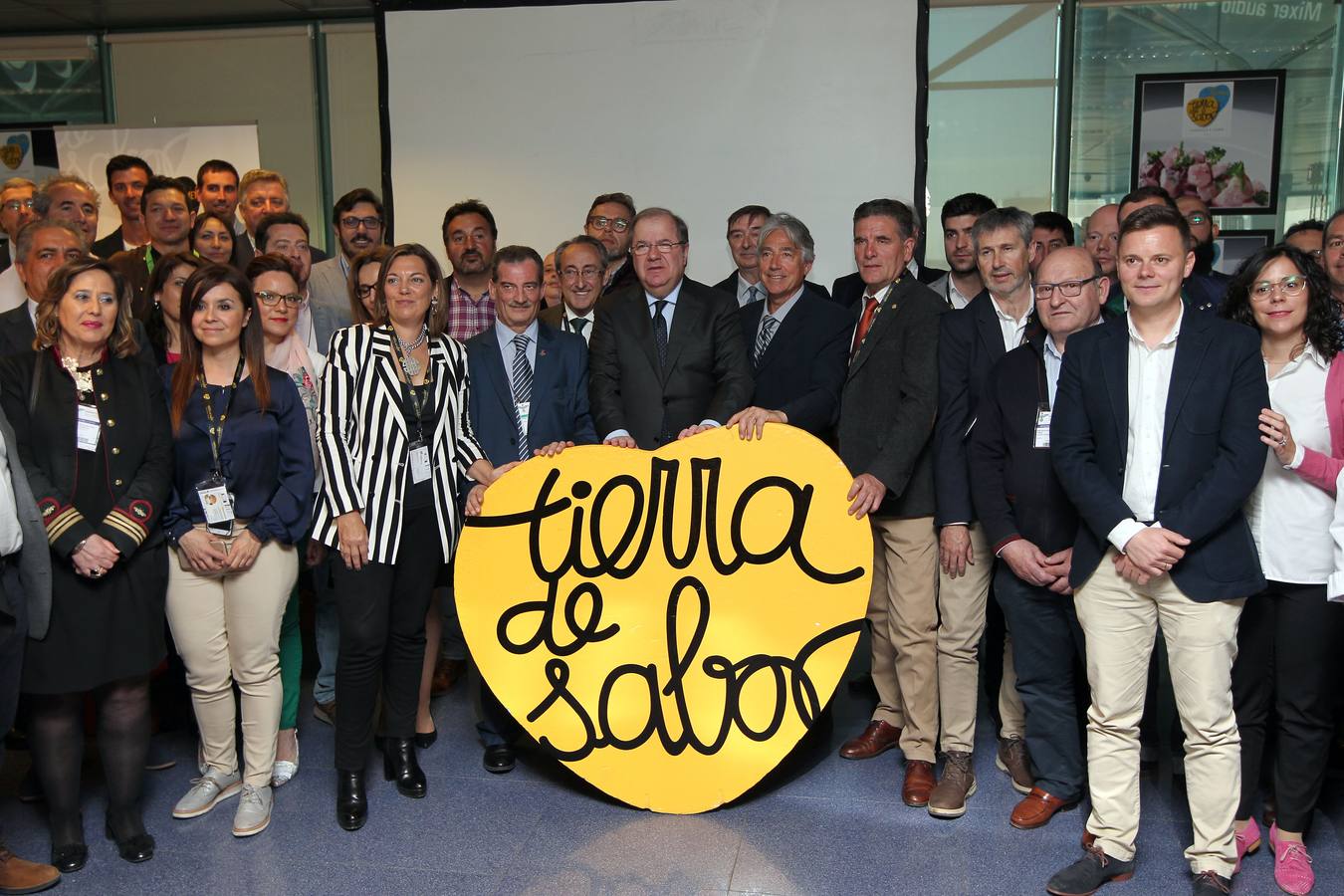 El presidente de la Junta de Castilla y León valoró que el sector agroalimentario de la Comunidad es el tercero de España en número de empresas, el segundo en cuanto a emprendedores y el primero en productividad