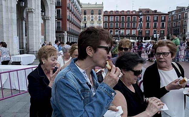 Galería. Reparto de la Corona de San Pedro.