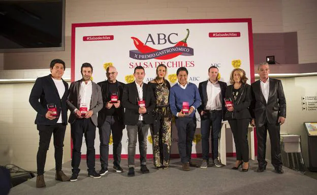 Foto de familia de los premiados. 