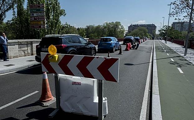 Obras en el puente de Poniente de Valladolid. 