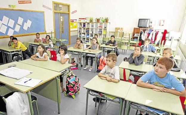Alumnos en una clase en el colegio soriano de La Arboleda