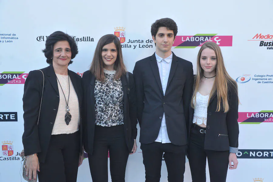 Carmen Brizuela, Silvia Sánchez, Guillermo Sánchez y Daniela Mesa, de Diracticar, ganadora del Premio Especial de la Audiencia.