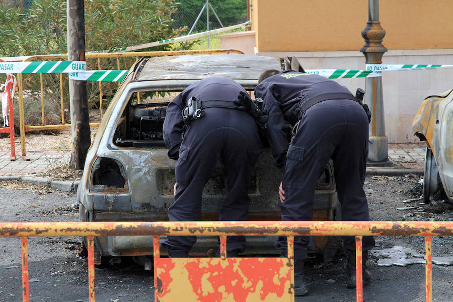 Fotos: Investigación del incendio de vehículos en Torrecaballeros