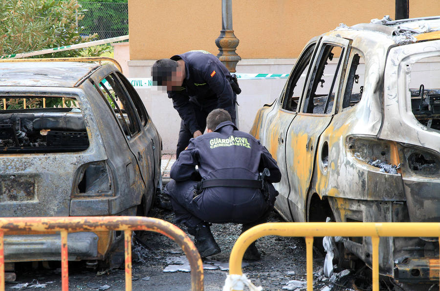 Fotos: Investigación del incendio de vehículos en Torrecaballeros