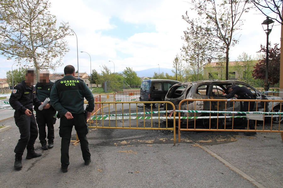 Fotos: Investigación del incendio de vehículos en Torrecaballeros