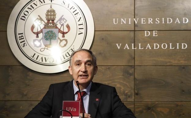 El catedrático de Química Física Antonio Largo, nuevo rector de la Universidad de Valladolid, momentos después de conocer el resultado. 