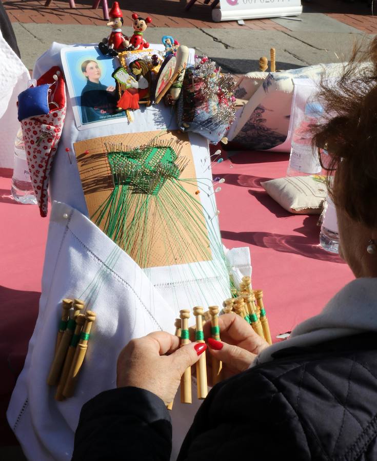 Fotos: Encuentro de Bolillos en la Plaza Mayor de Valladolid