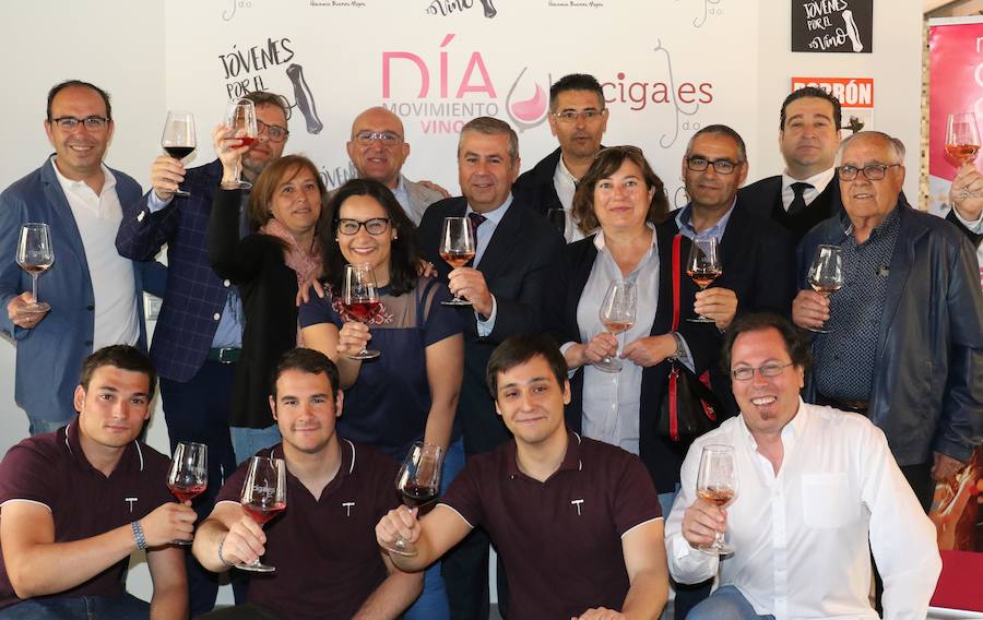 Fotos: Brindis colectivo con 29 Denominaciones de Origen de España, en el Mercado del Val